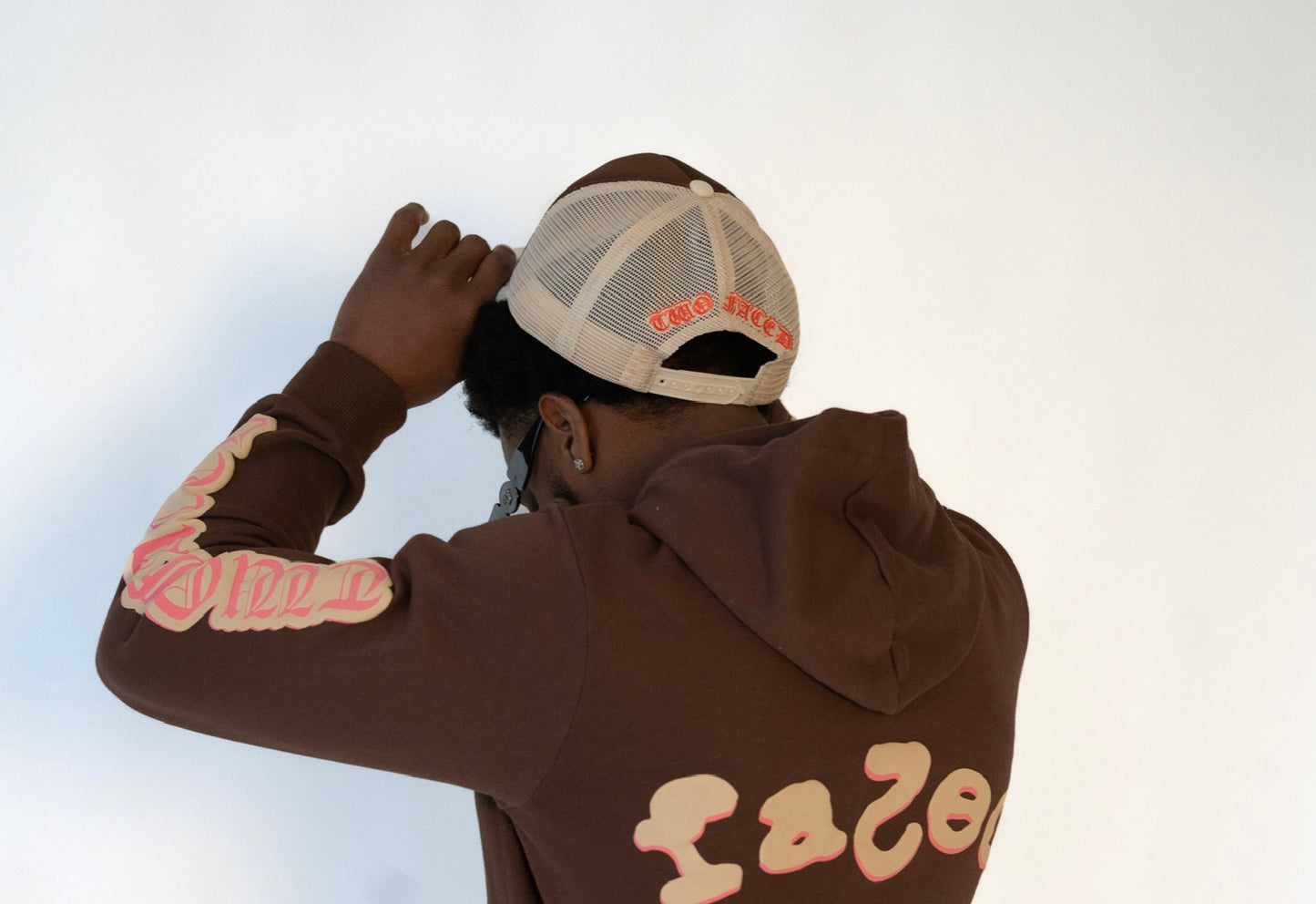 FA2ED LOGO PUFF PRINT HAT BROWN/PINK